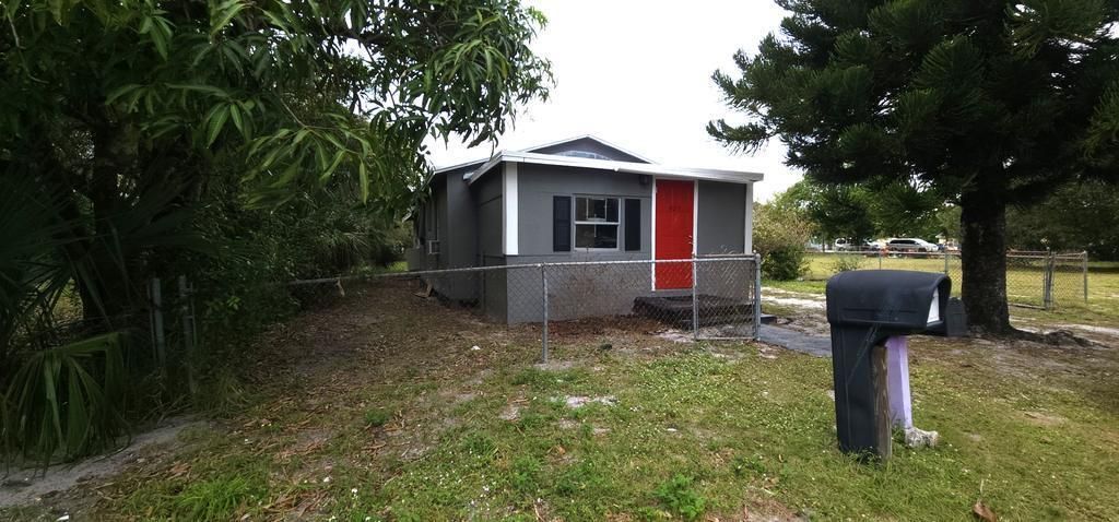 Photo of 425 N 26th Street, Fort Pierce, FL 34947 (MLS # R10956455)