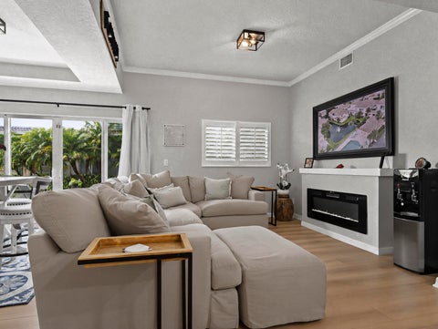 Tiny photo for 524 7th Square, Vero Beach, FL 32962 (MLS # B26055056)