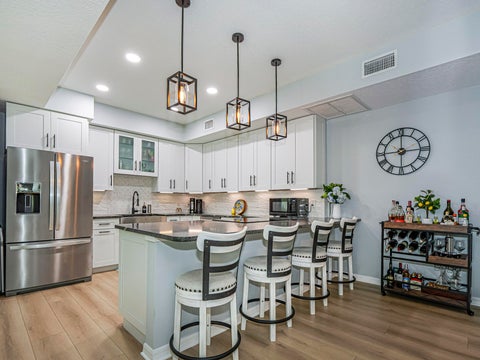 Tiny photo for 524 7th Square, Vero Beach, FL 32962 (MLS # B26055056)