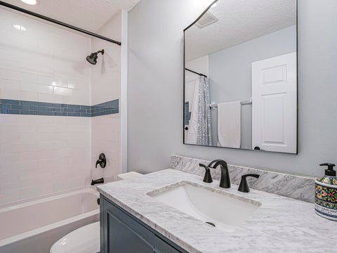 Tiny photo for 524 7th Square, Vero Beach, FL 32962 (MLS # B26055056)