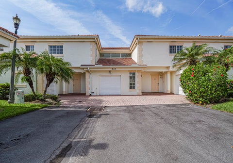 Tiny photo for 524 7th Square, Vero Beach, FL 32962 (MLS # B26055056)
