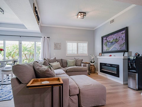 Tiny photo for 524 7th Square, Vero Beach, FL 32962 (MLS # B26055056)