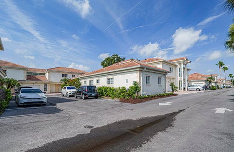 Tiny photo for 524 7th Square, Vero Beach, FL 32962 (MLS # B26055056)