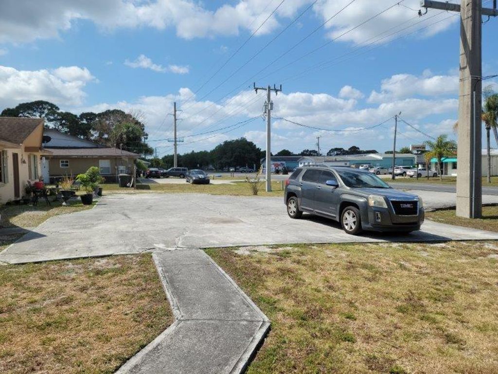 Photo of 3300 Oleander Avenue, Fort Pierce, FL 34982 (MLS # R10985483)