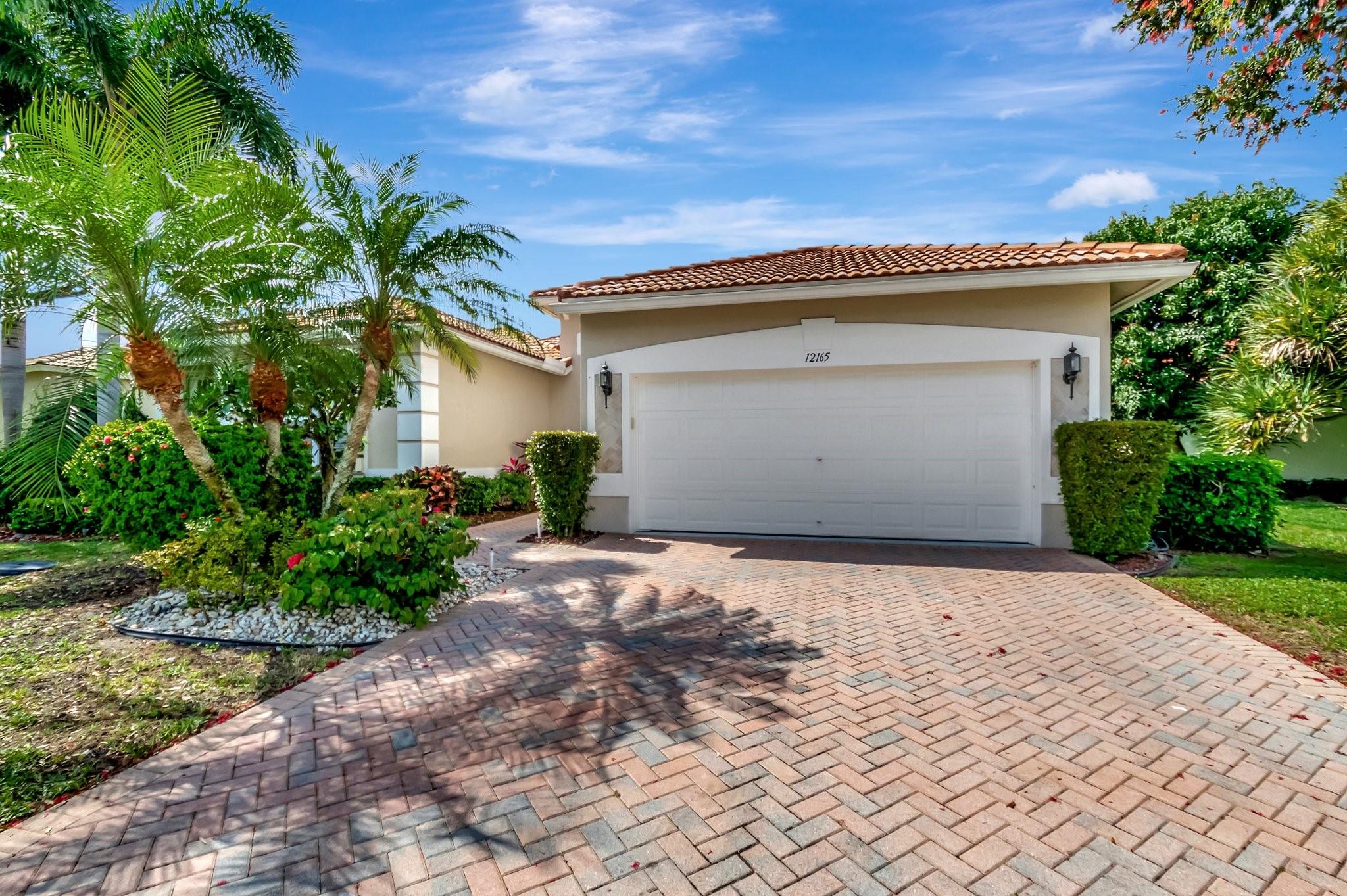 12165 Oakvista Dr