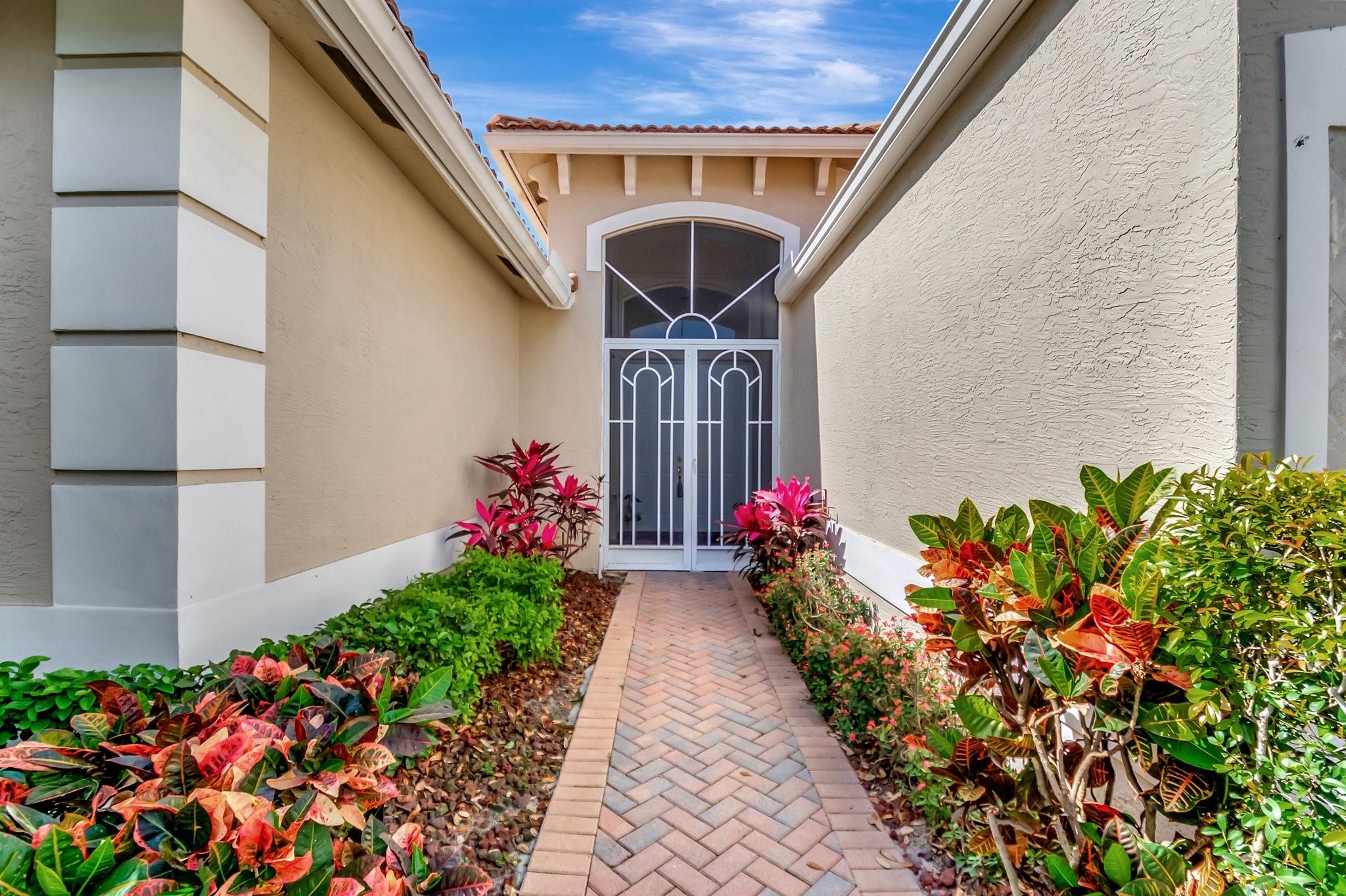 12165 Oakvista Dr