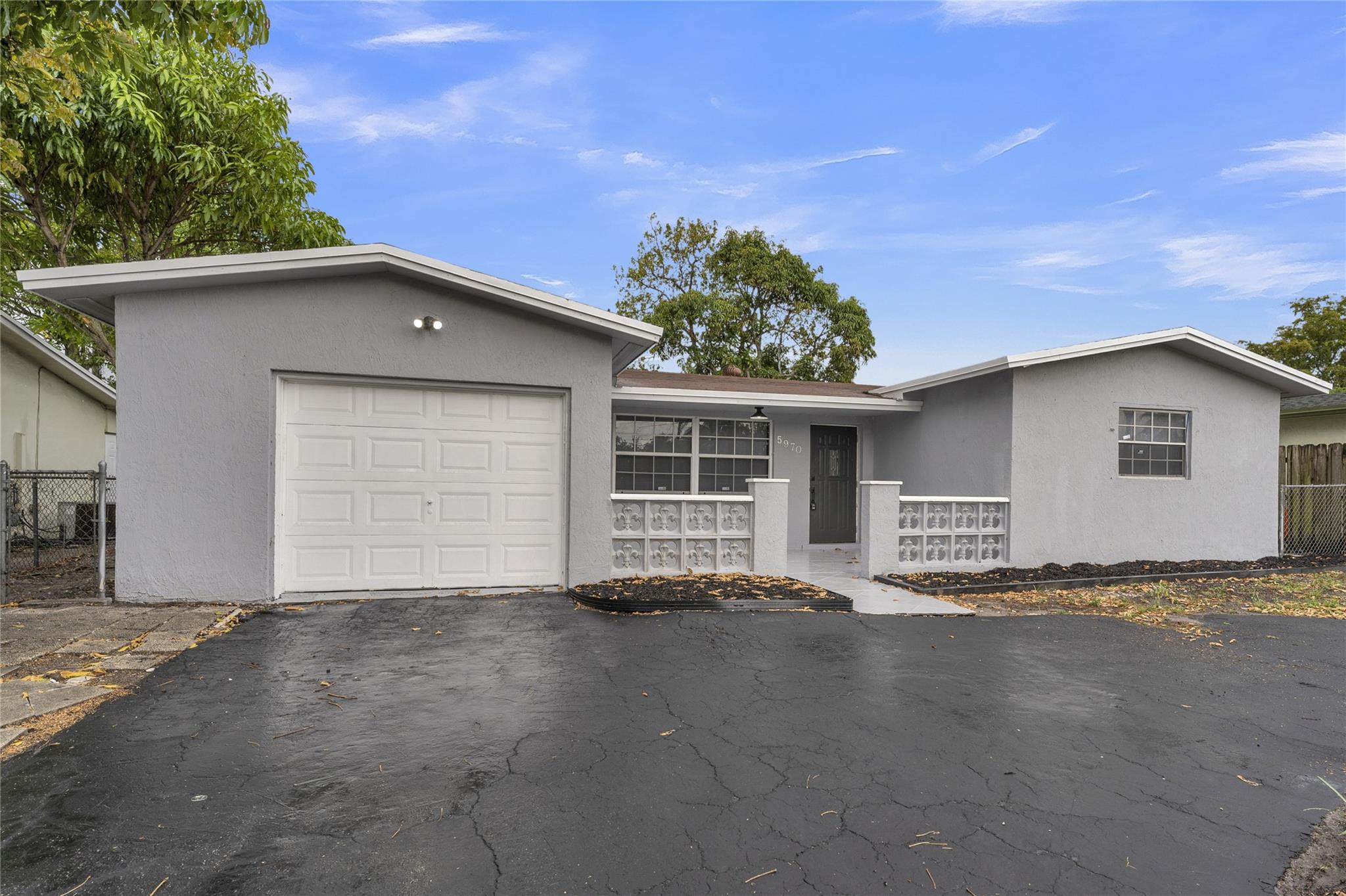 ?$10,000 SELLER CONTRIBUTION TOWARDS BUYER’S CLOSING COSTS OR INTEREST RATE BUY-DOWN. RE-ROOF 2022. REJUVENATED, SPACIOUS, TURN-KEY 3/2 W/ POOL & 1-CAR GARAGE. NO HOA. NO APPOINTMENT IS REQUIRED.