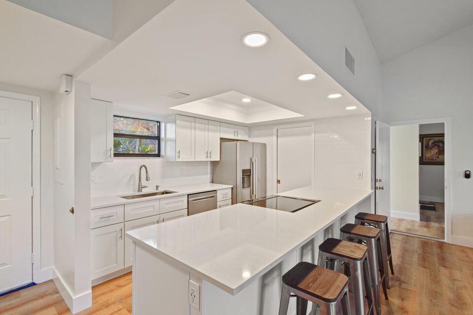 Completely remodeled Tennis Lodge available for 2023 season. Enjoy lots of natural sunlight and beautiful water views. Second floor with tall - vaulted ceilings. Easy access to the Forest Hill gate leading to lots of restaurants, Whole Foods, Trader Joes, etc.