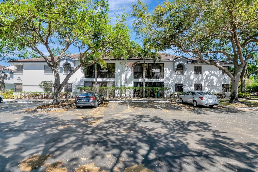 Photo of 5403 Verona Drive #H, Boynton Beach, FL 33437 (MLS # R11115005)