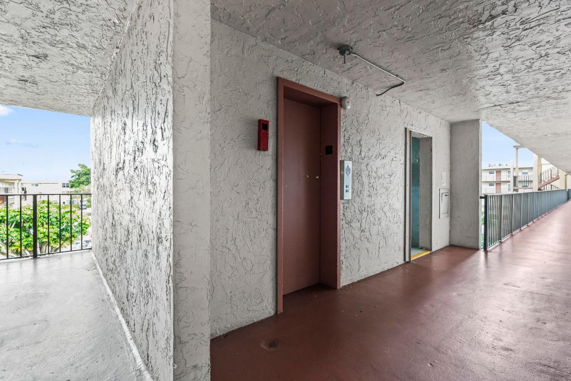 LAKESIDE VILLAGE CONDO 10 - Residential