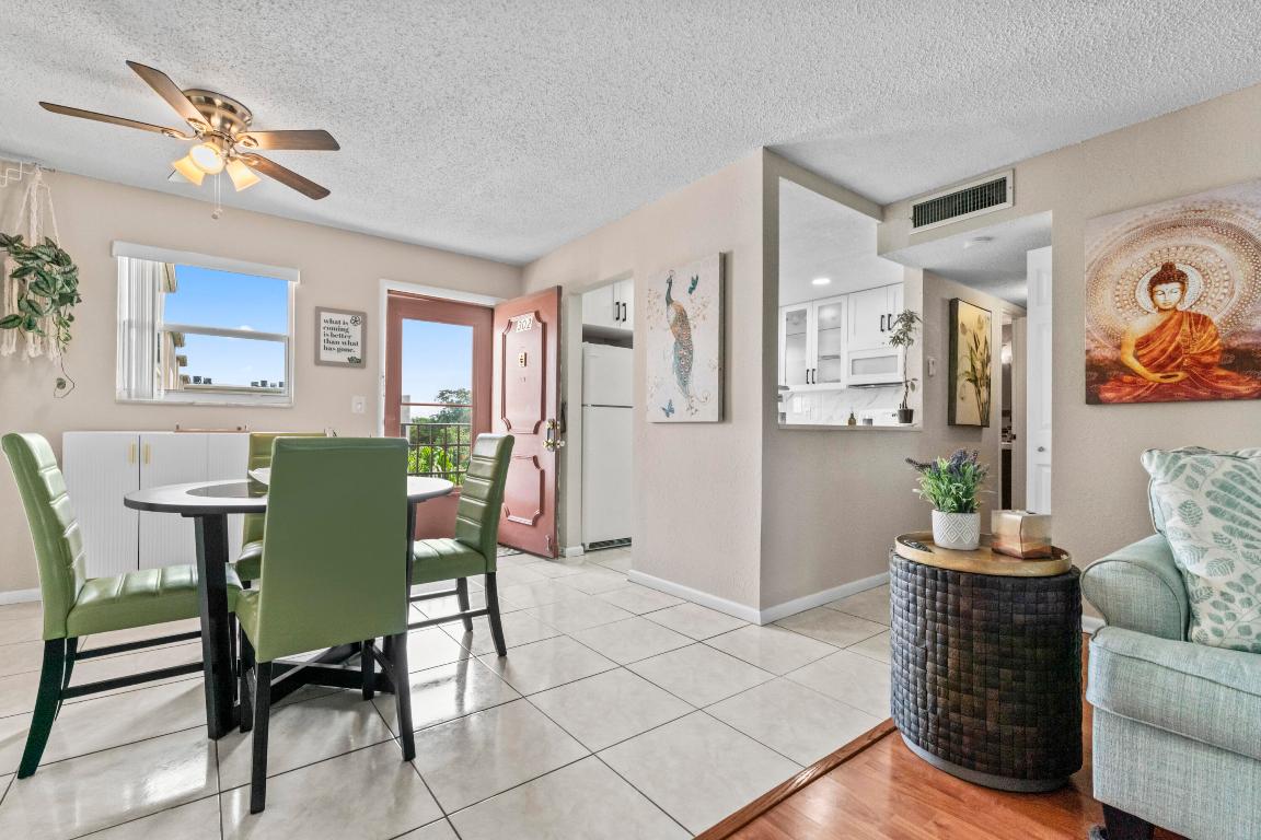 LAKESIDE VILLAGE CONDO 10 - Residential