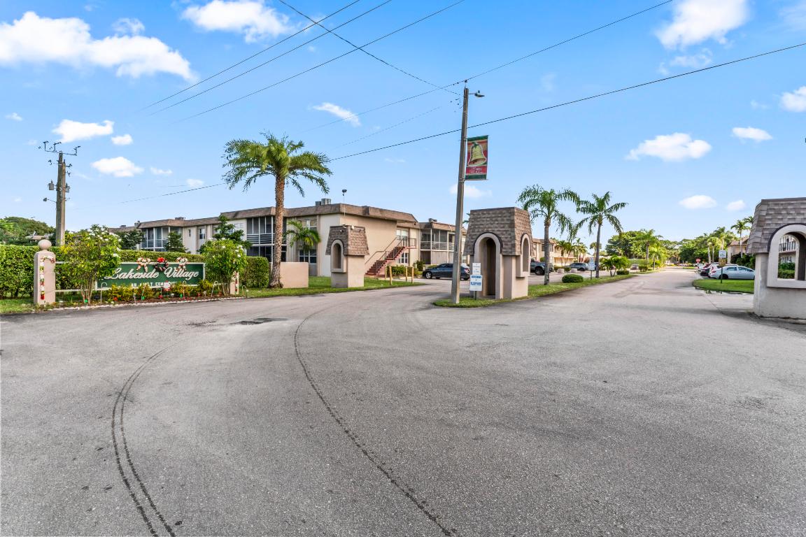 LAKESIDE VILLAGE CONDO 10 - Residential