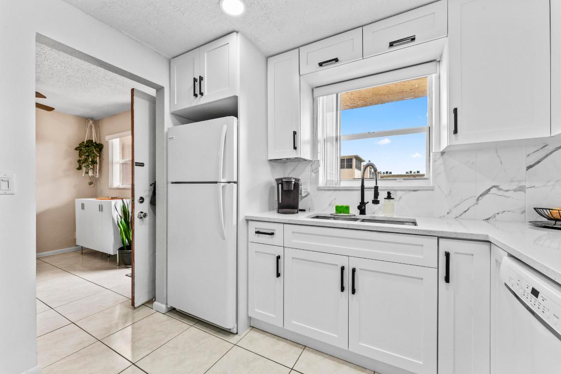 LAKESIDE VILLAGE CONDO 10 - Residential