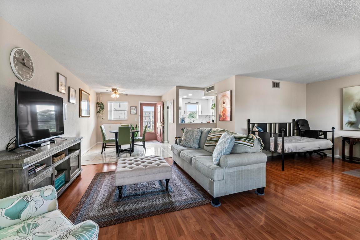 LAKESIDE VILLAGE CONDO 10 - Residential