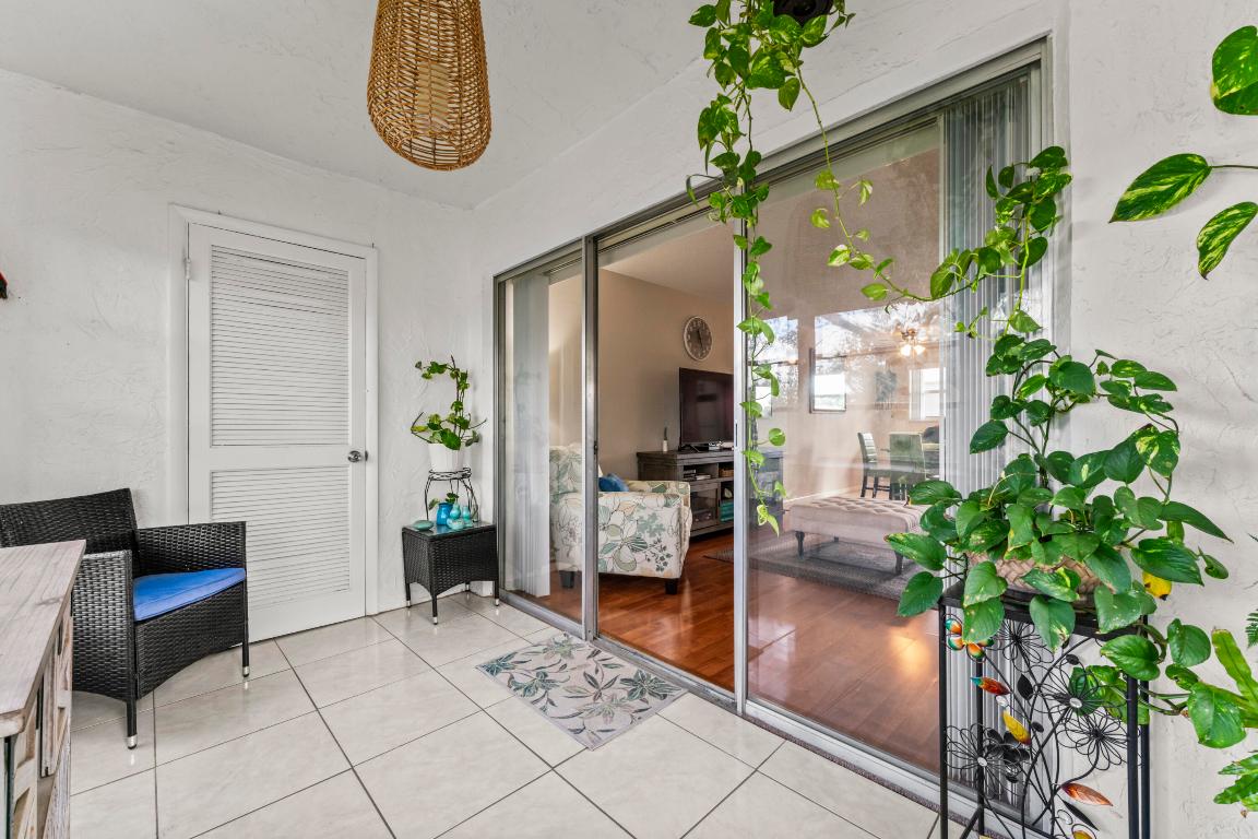 LAKESIDE VILLAGE CONDO 10 - Residential