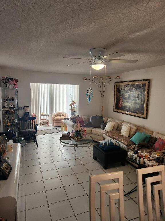 VILLAGE ROYALE ON THE GREEN CONDO - Residential