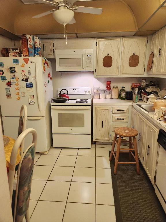 VILLAGE ROYALE ON THE GREEN CONDO - Residential