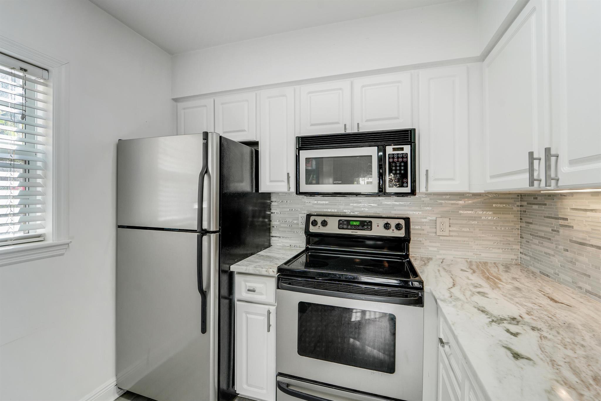 1035 Lake Shore Drive 101