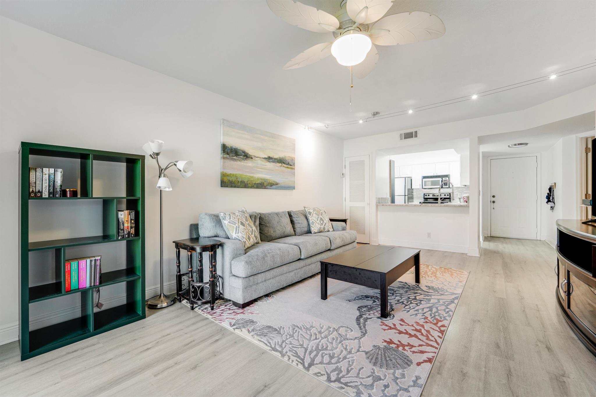 1035 Lake Shore Drive 101
