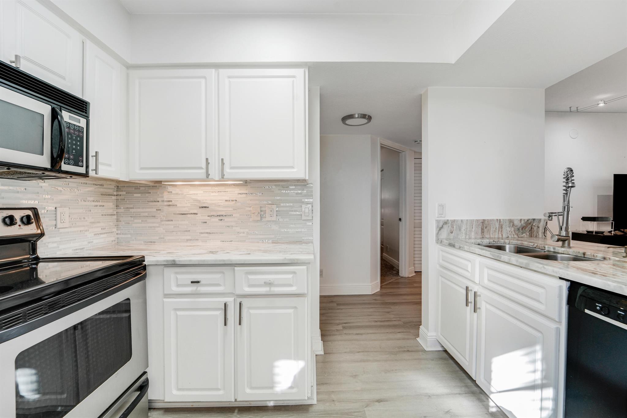 1035 Lake Shore Drive 101