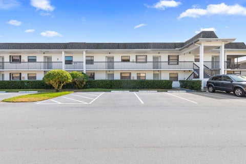 Photo of 1270 SE Parkview Place #B5, Stuart, FL 34994 (MLS # B26049221)