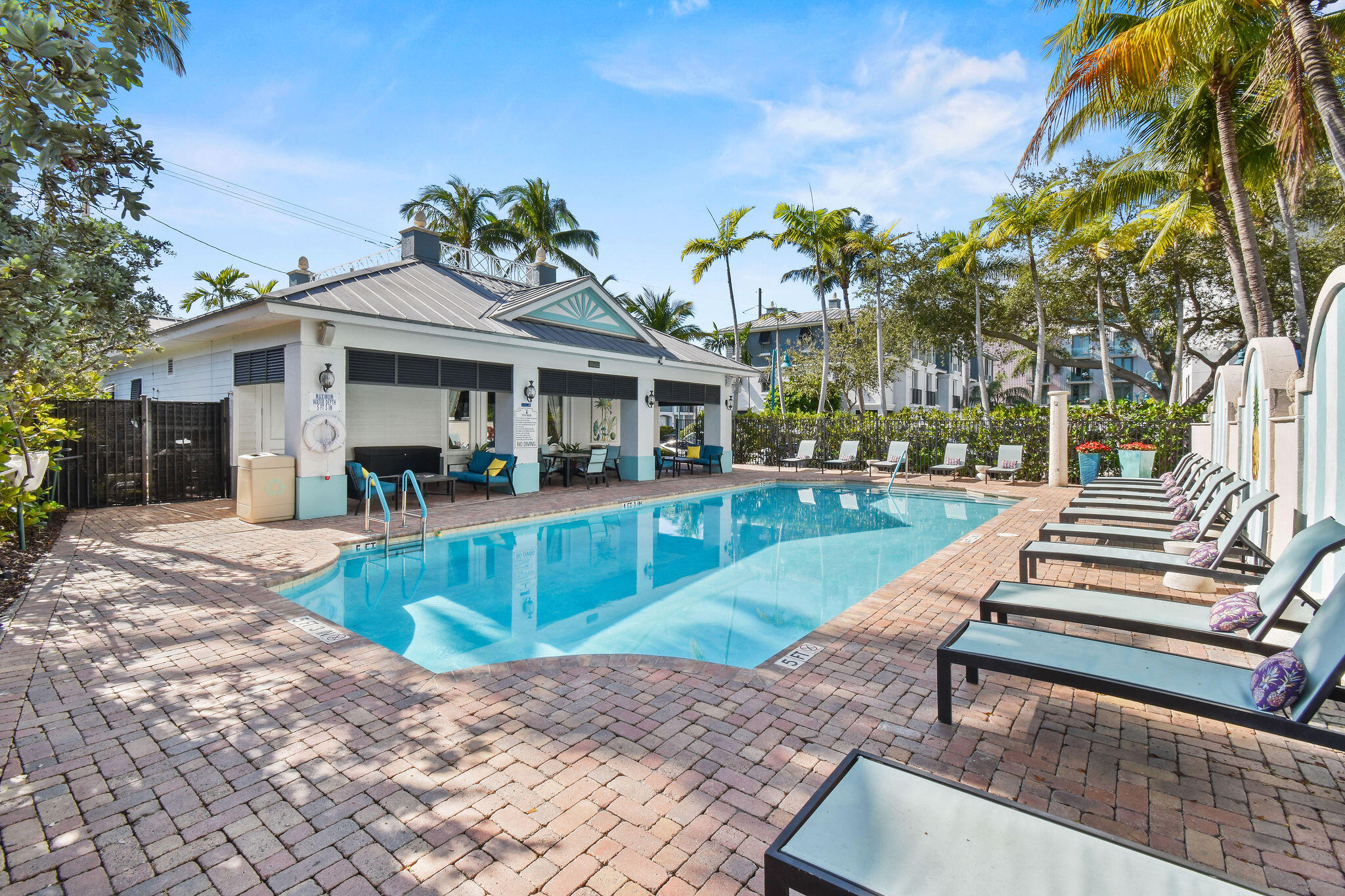 PINEAPPLE GROVE VILLAGE CONDO - Residential