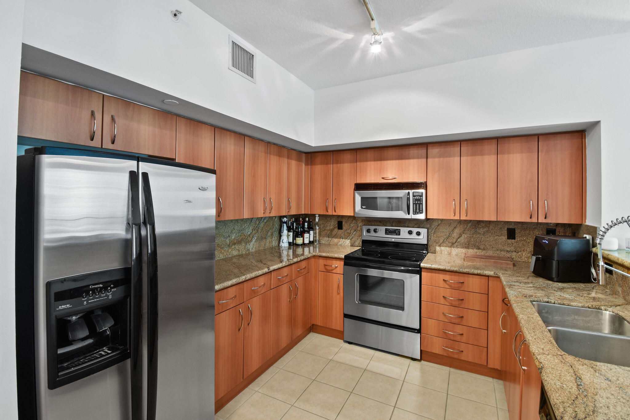 PINEAPPLE GROVE VILLAGE CONDO - Residential