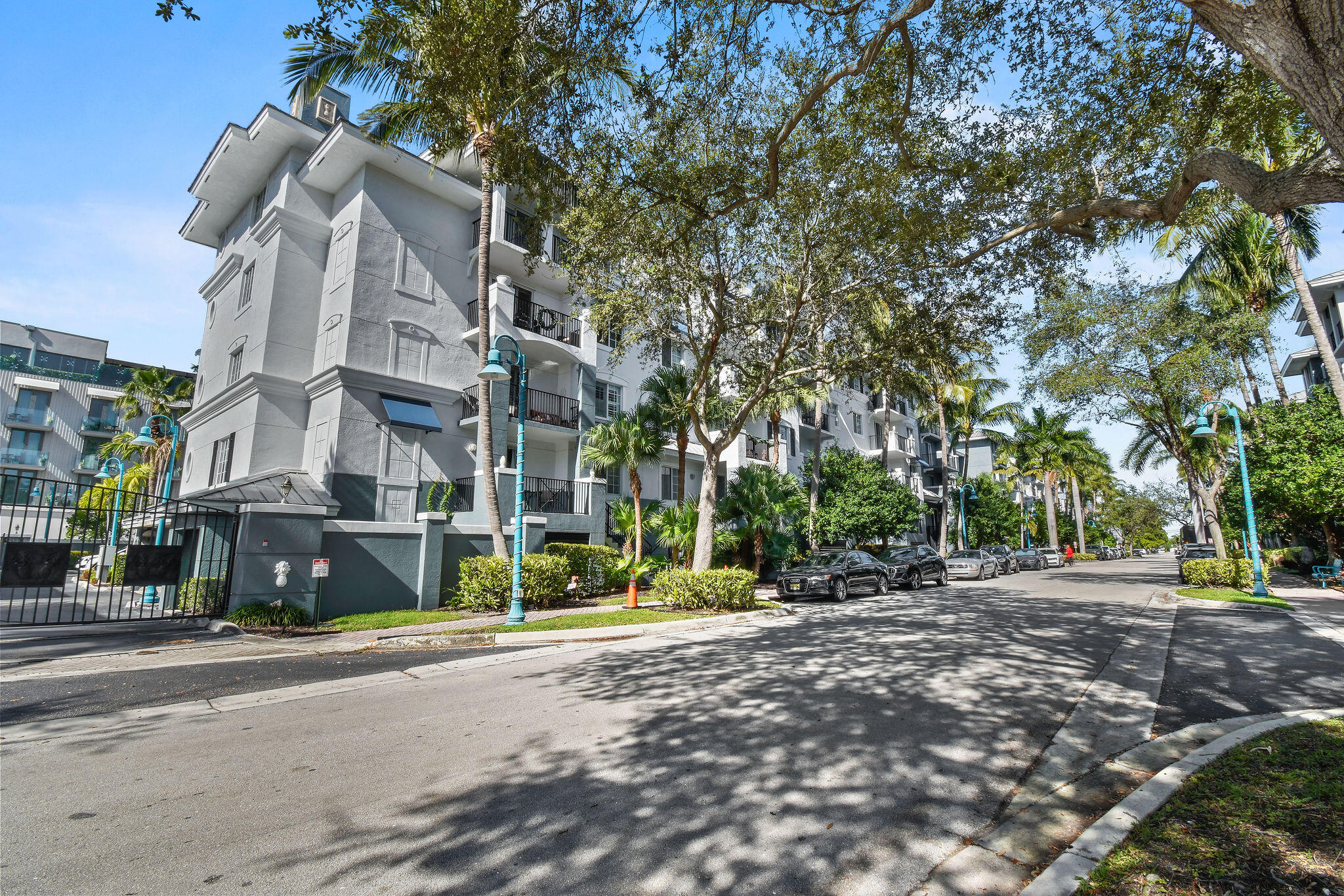 PINEAPPLE GROVE VILLAGE CONDO - Residential