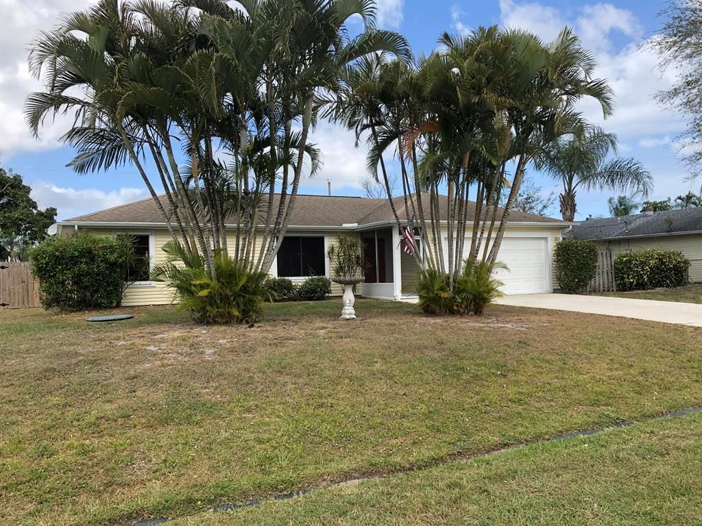 Photo of 421 SE Evans Avenue, Port St Lucie, FL 34984 (MLS # R10868007)