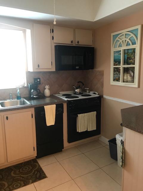 CRESTHAVEN VILLAS 28 CONDO - Residential