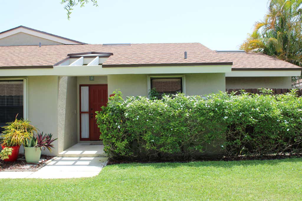 Photo of 134 Meadows Drive, Boynton Beach, FL 33436 (MLS # R10906912)