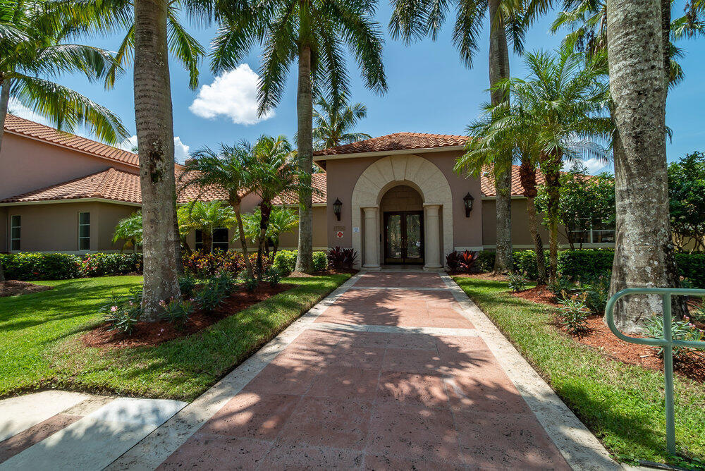 ST ANDREWS AT POLO CLUB CONDO - Residential