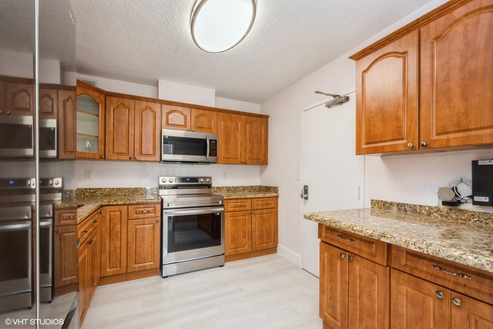 Country Club Towers - Residential