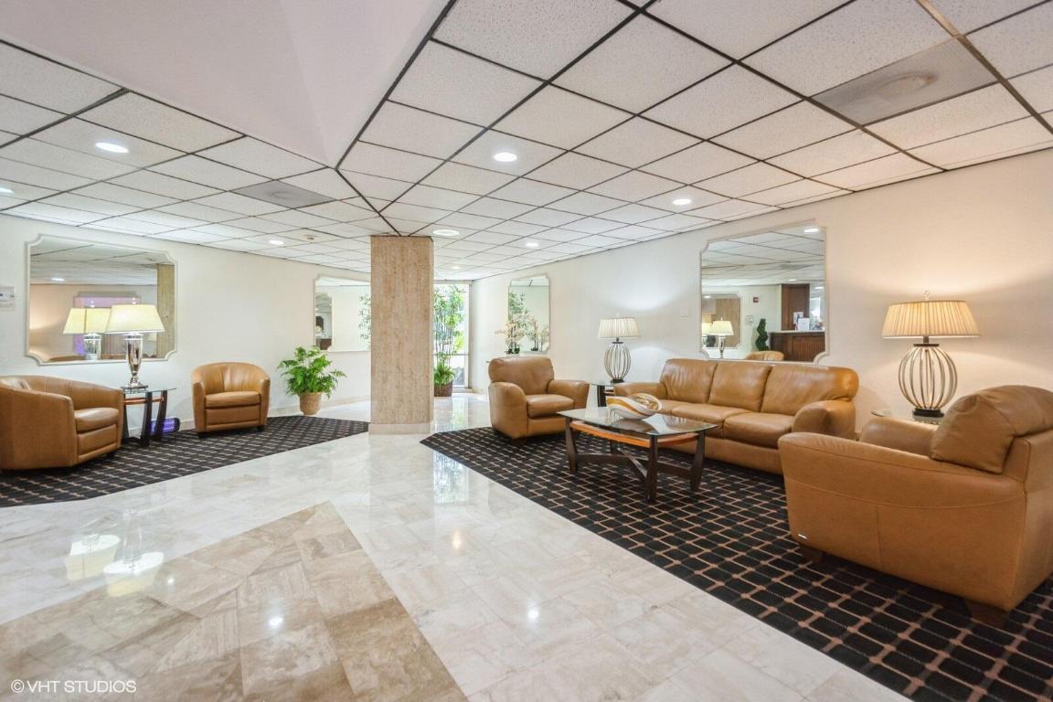 Country Club Towers - Residential