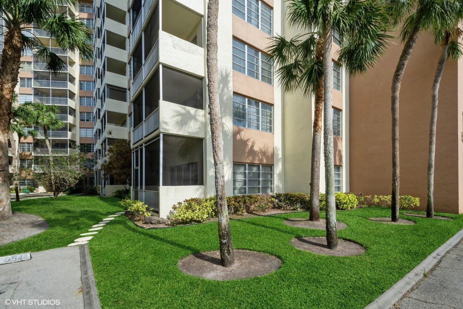 Country Club Towers - Residential