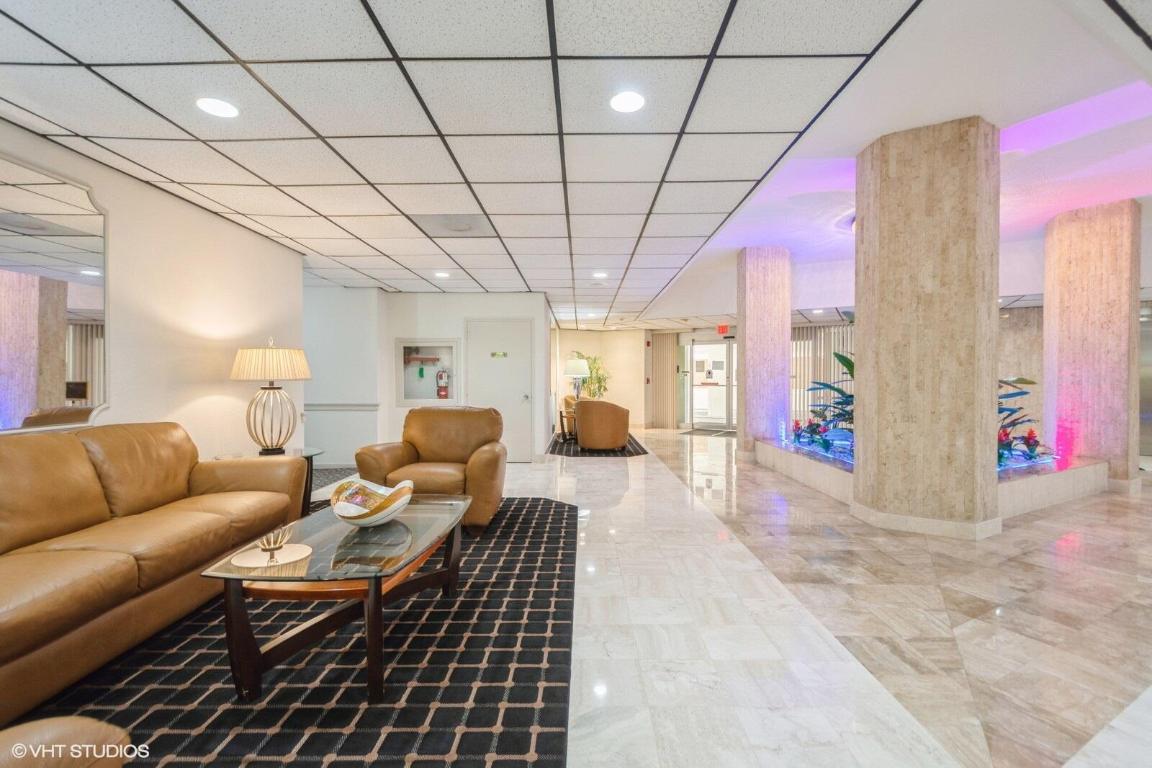 Country Club Towers - Residential