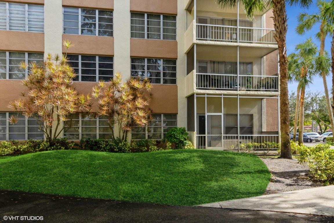 Country Club Towers - Residential