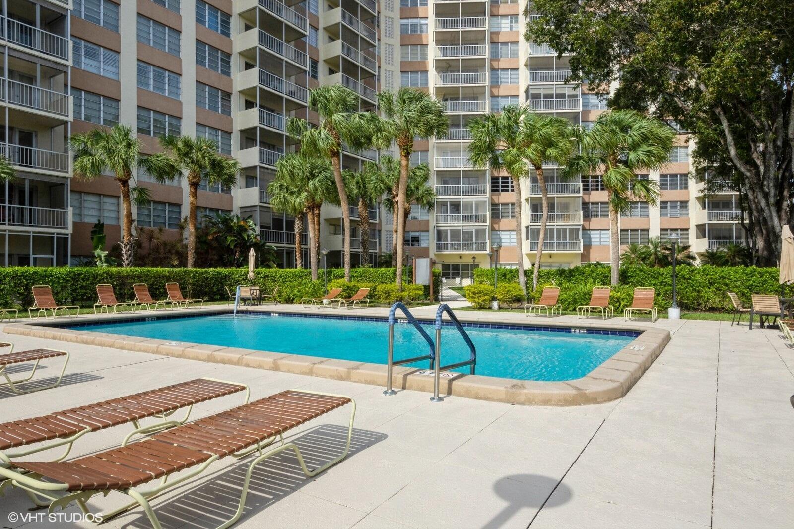 Country Club Towers - Residential