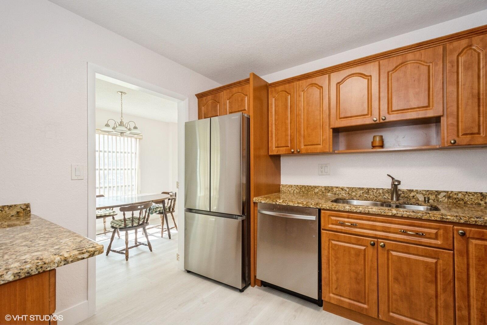 Country Club Towers - Residential