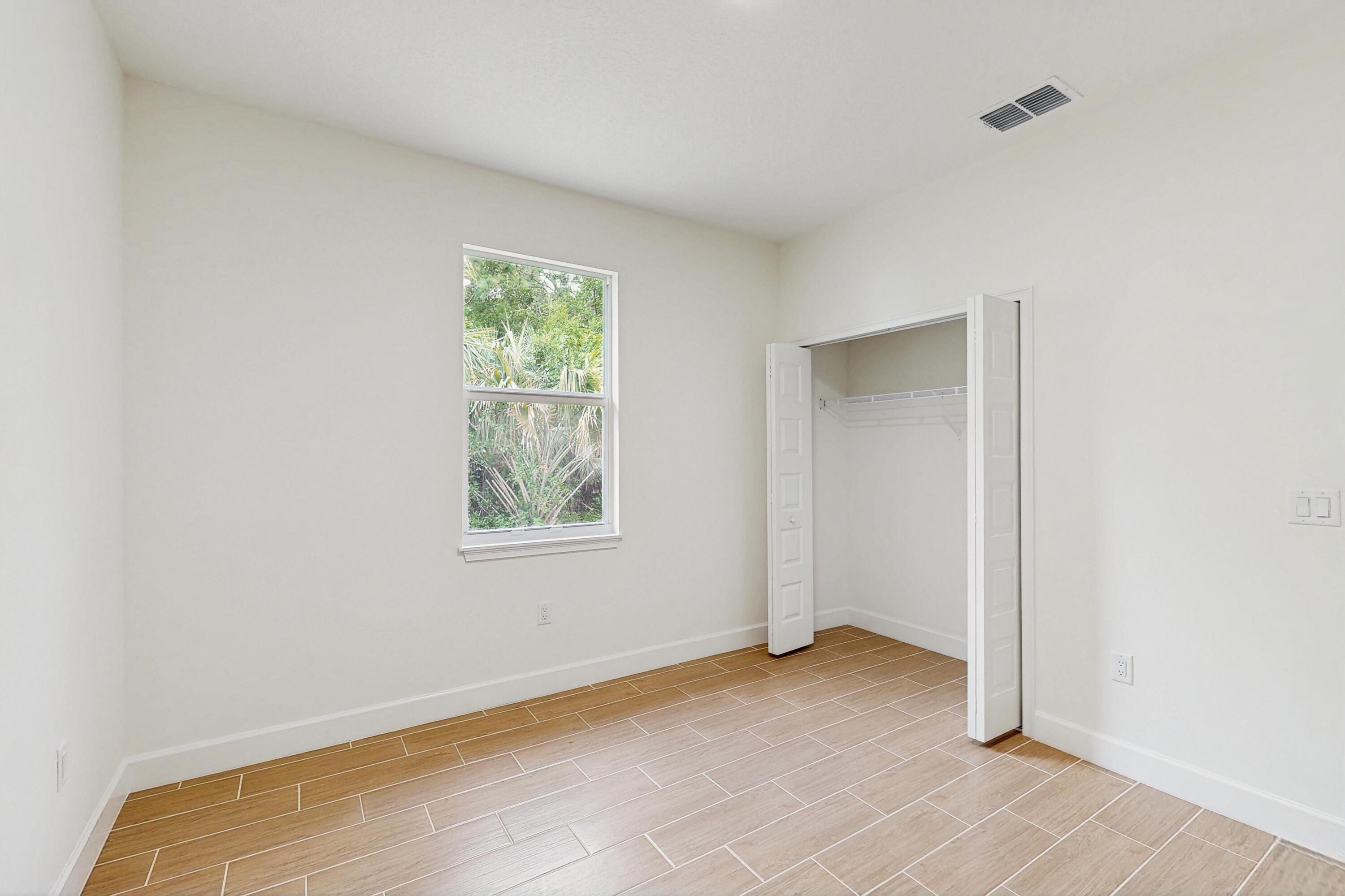 VERO LAKE ESTATES UNIT N - Residential