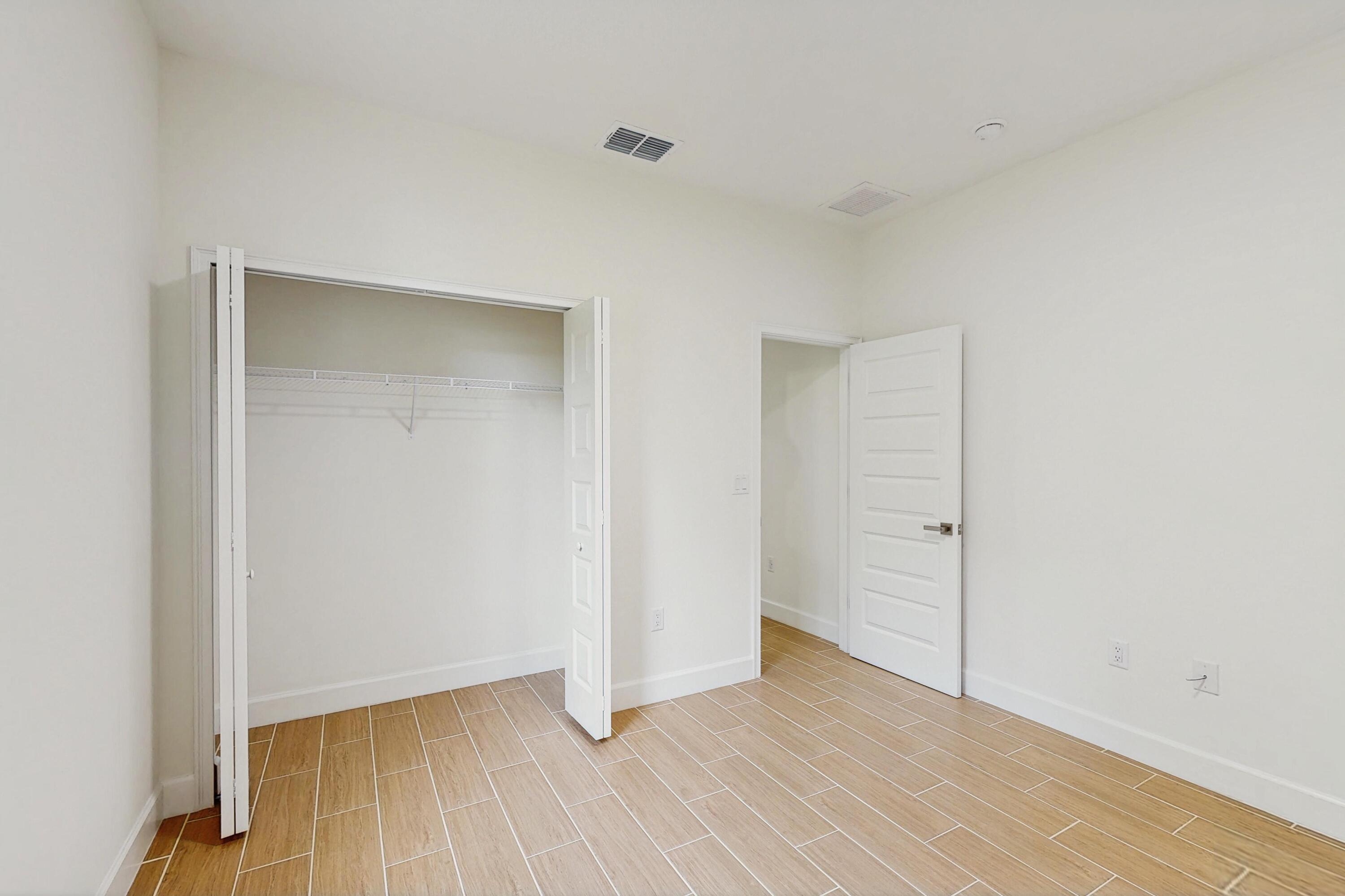 VERO LAKE ESTATES UNIT N - Residential