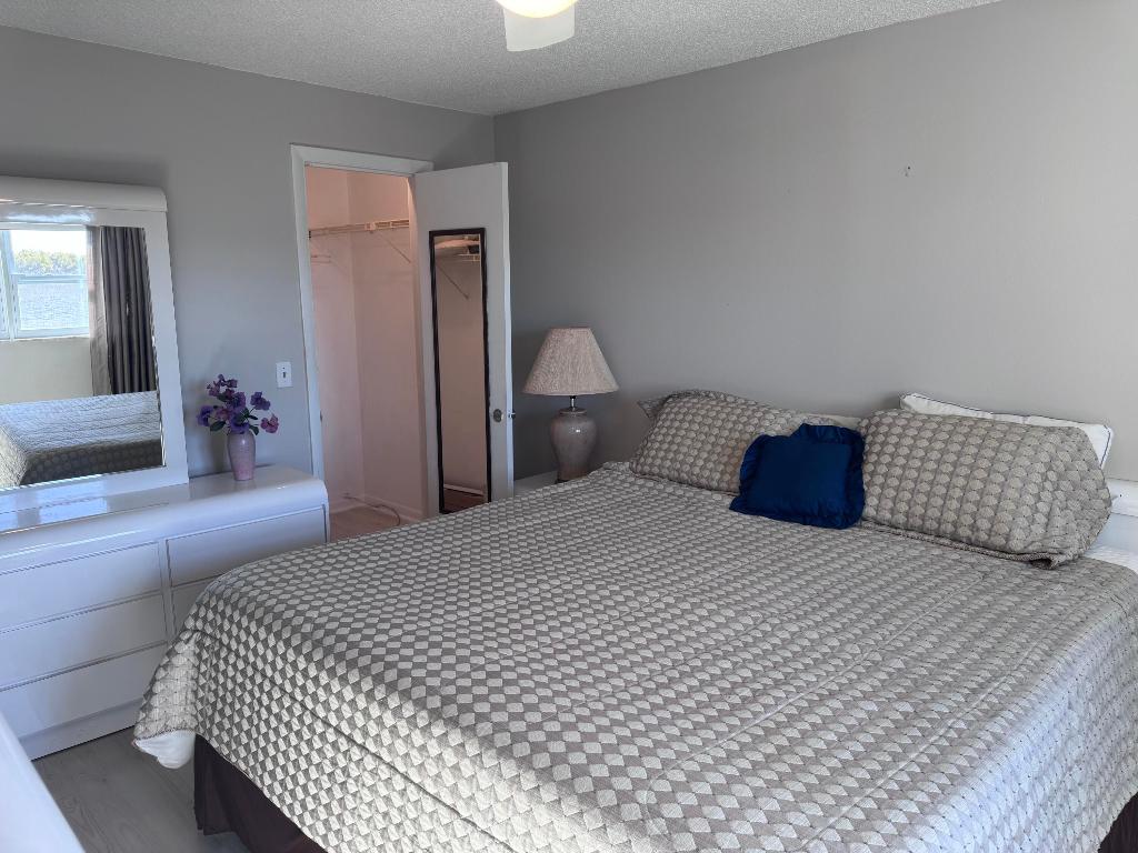 VILLAGE ROYALE GREENHILL CONDO - Residential