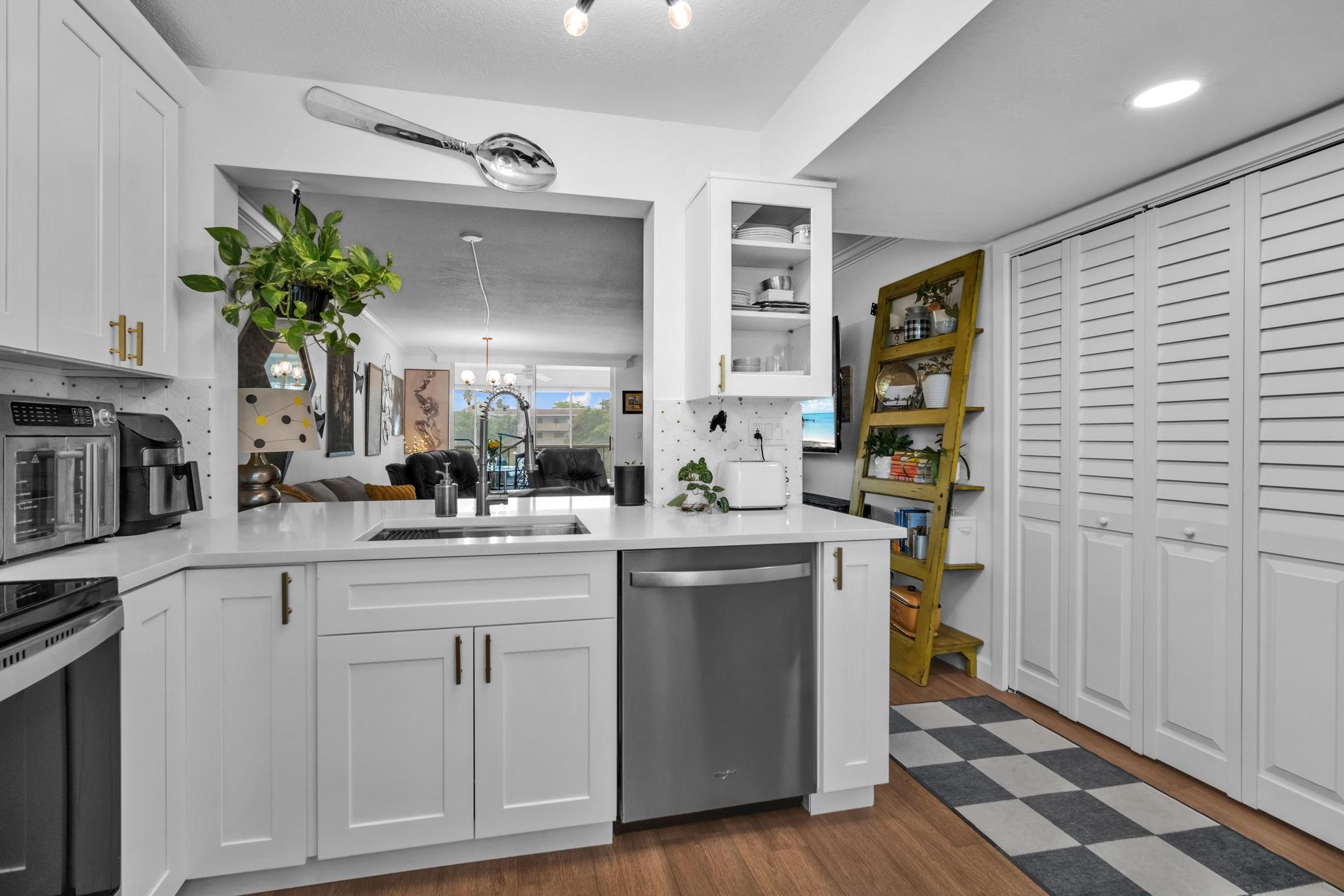 6795 Huntington Lane 308, Delray Beach, FL, 33446/$229,900 3 6795 Huntington Lane 308