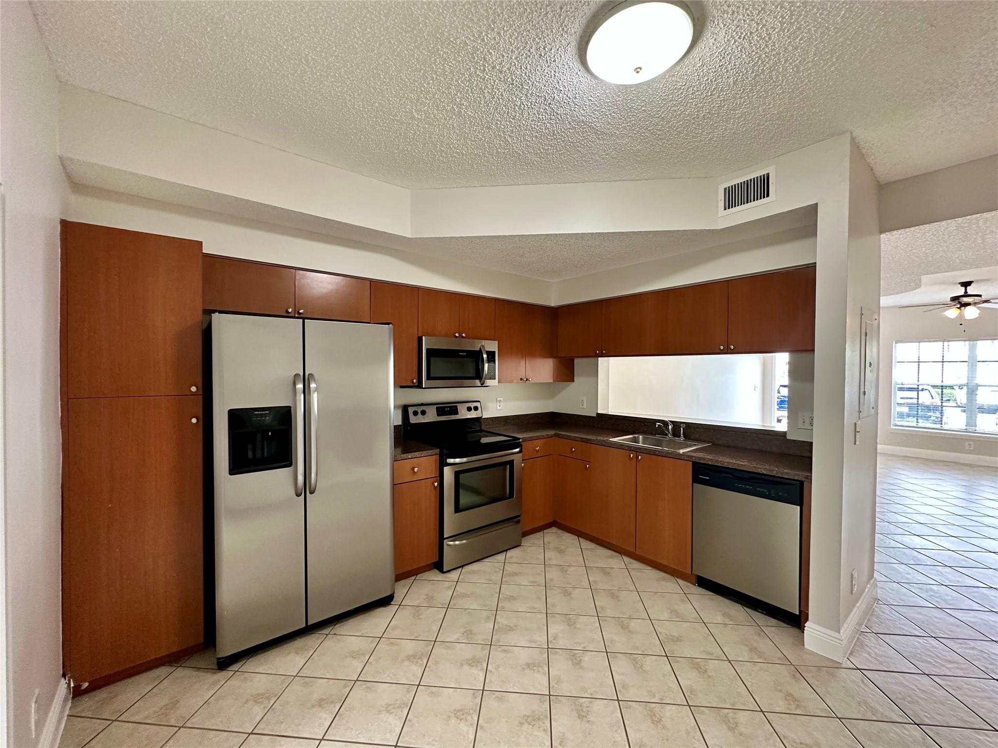 CORAL REEF CLUB - Residential Lease