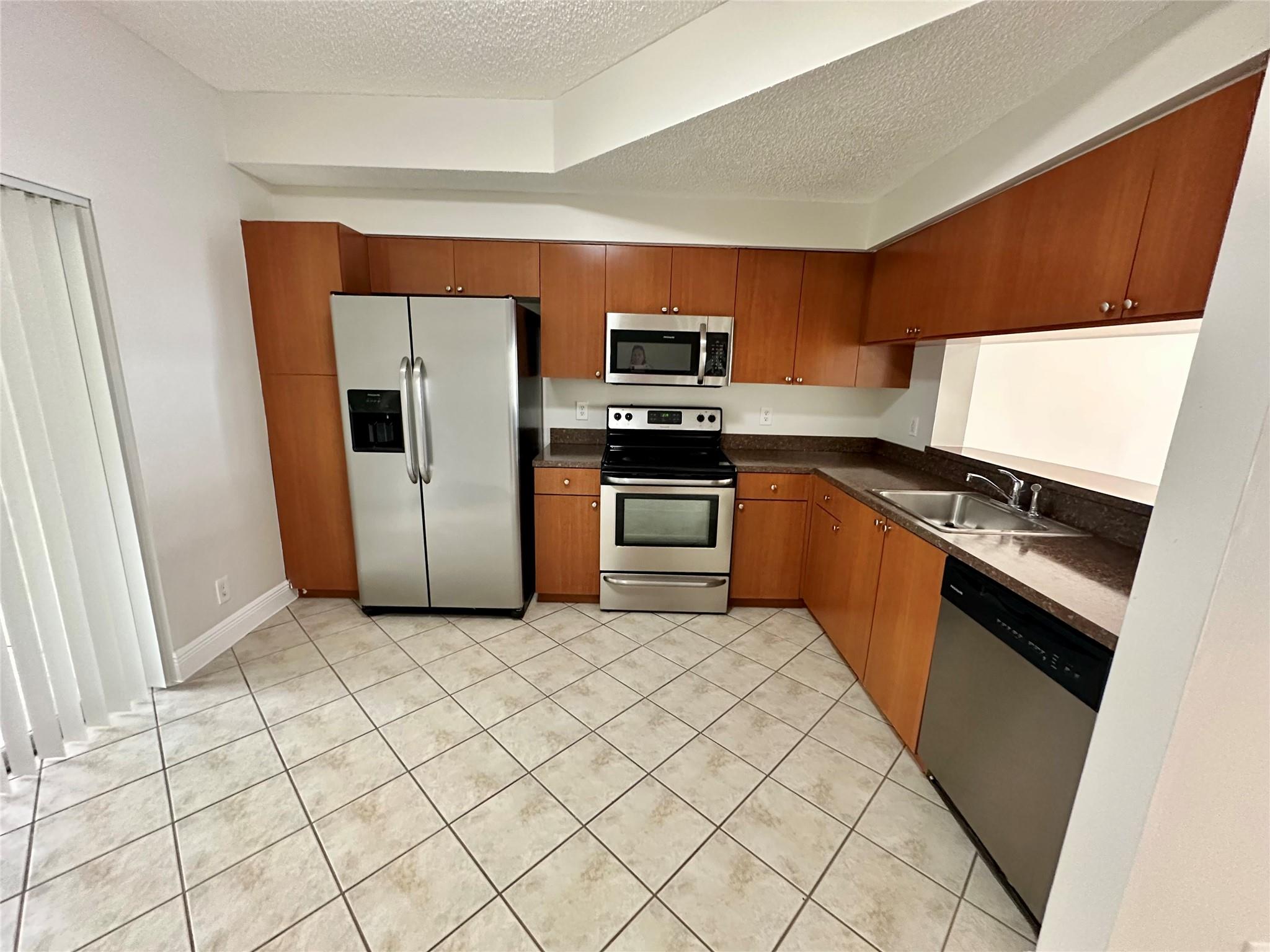 CORAL REEF CLUB - Residential Lease