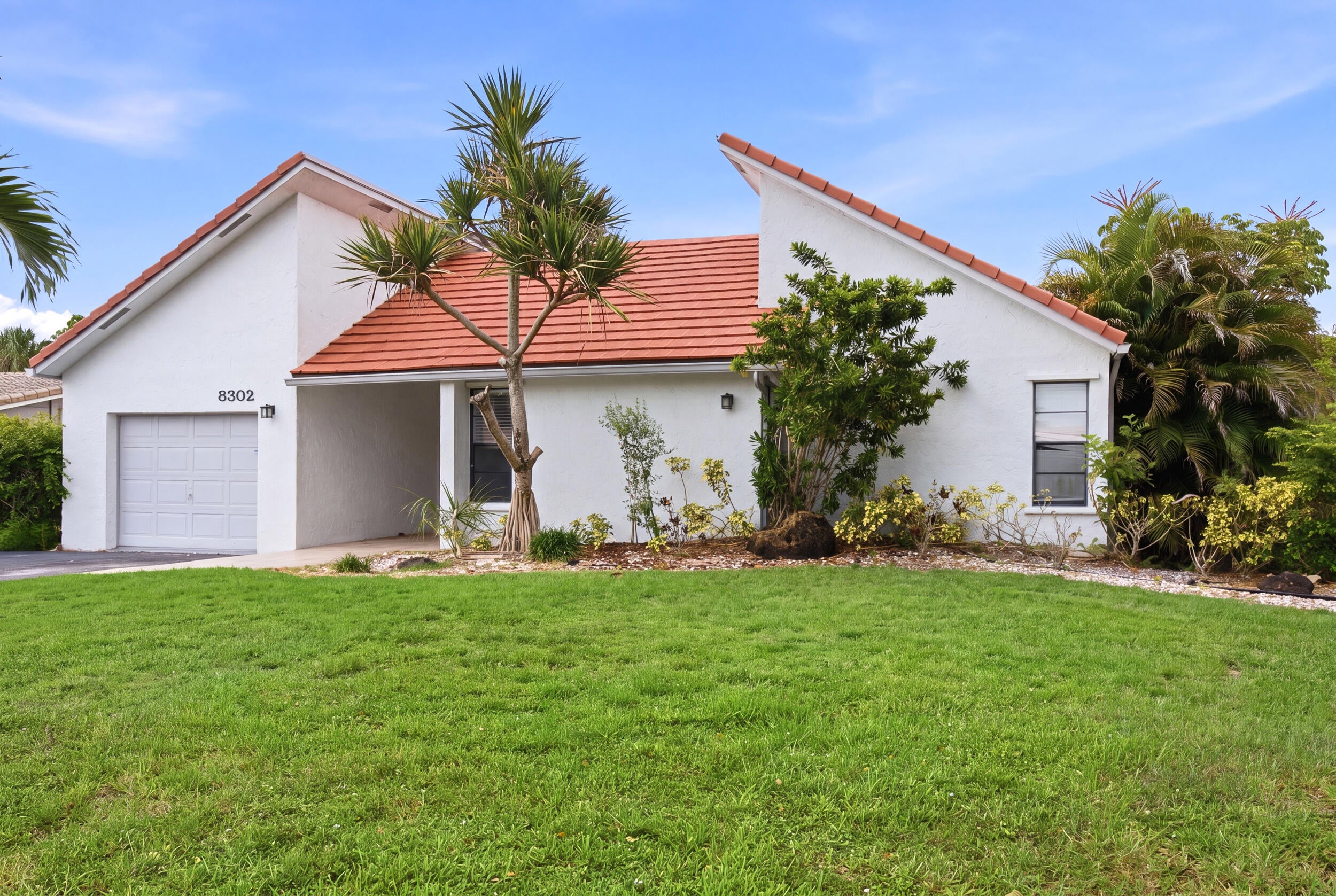 8302 NW 15TH Court, Coral Springs, FL, 33071/$599,900 2 8302 NW 15TH Court