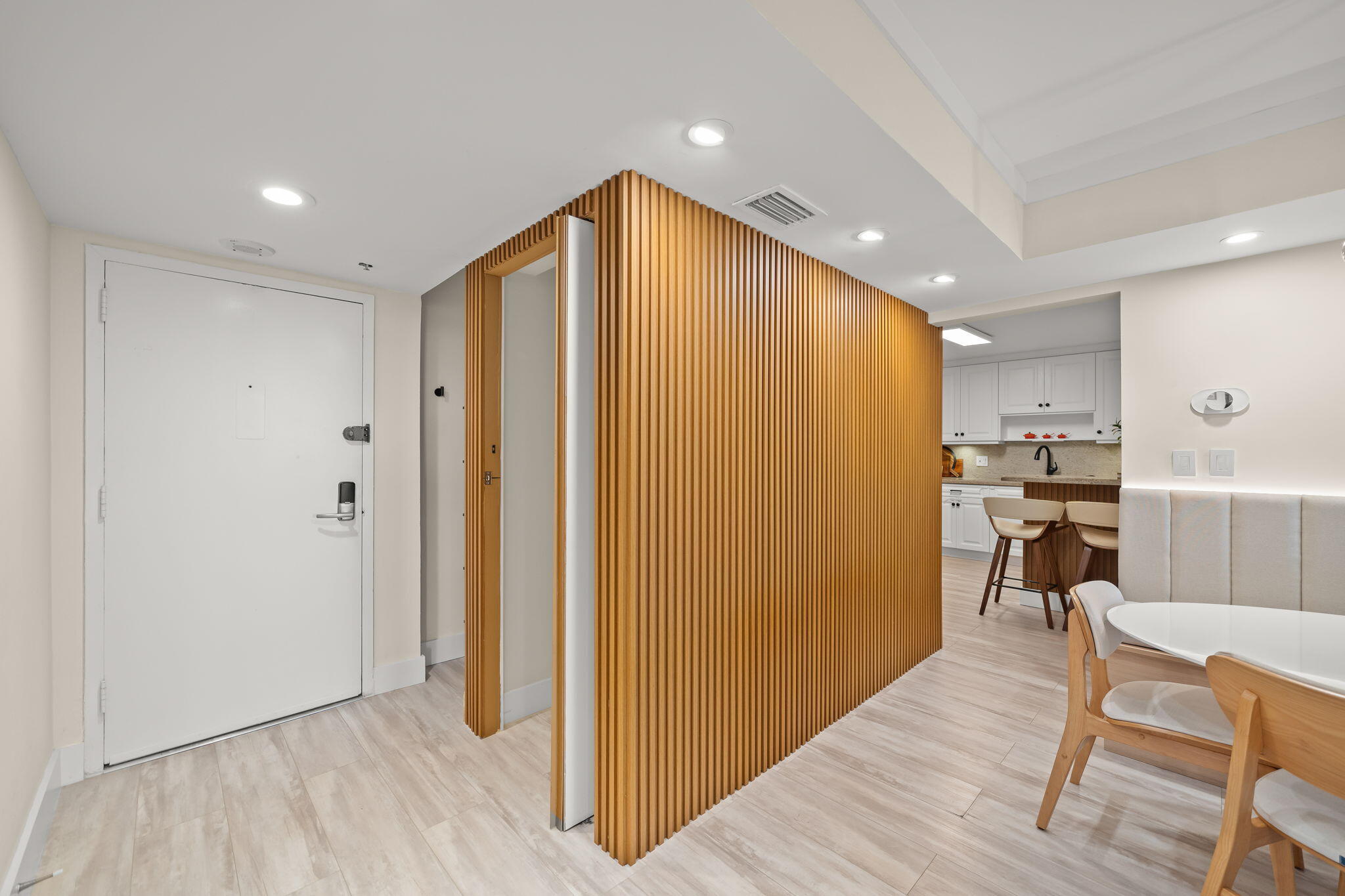 COUNTRY CLUB APTS AT - Residential