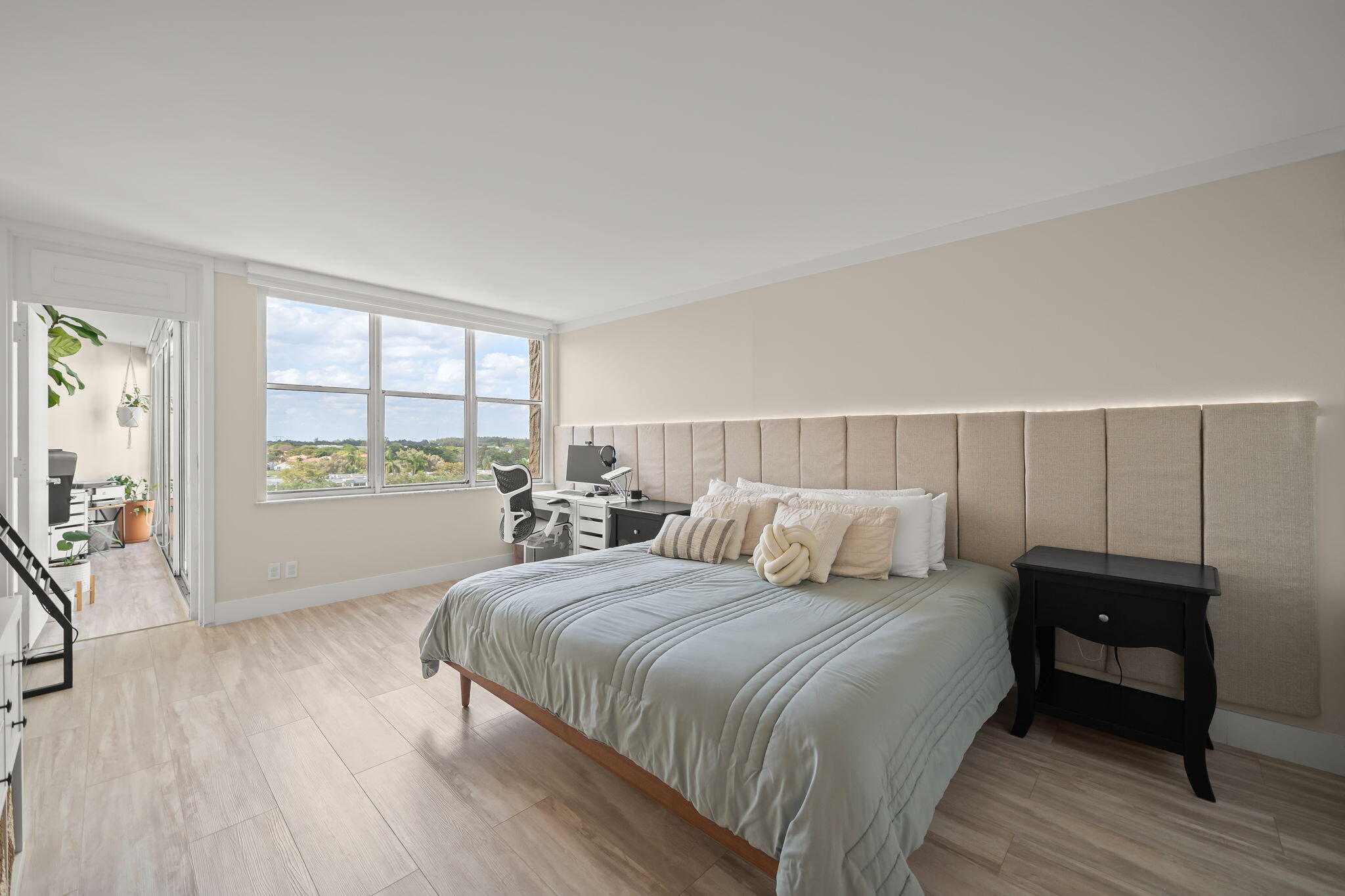 COUNTRY CLUB APTS AT - Residential