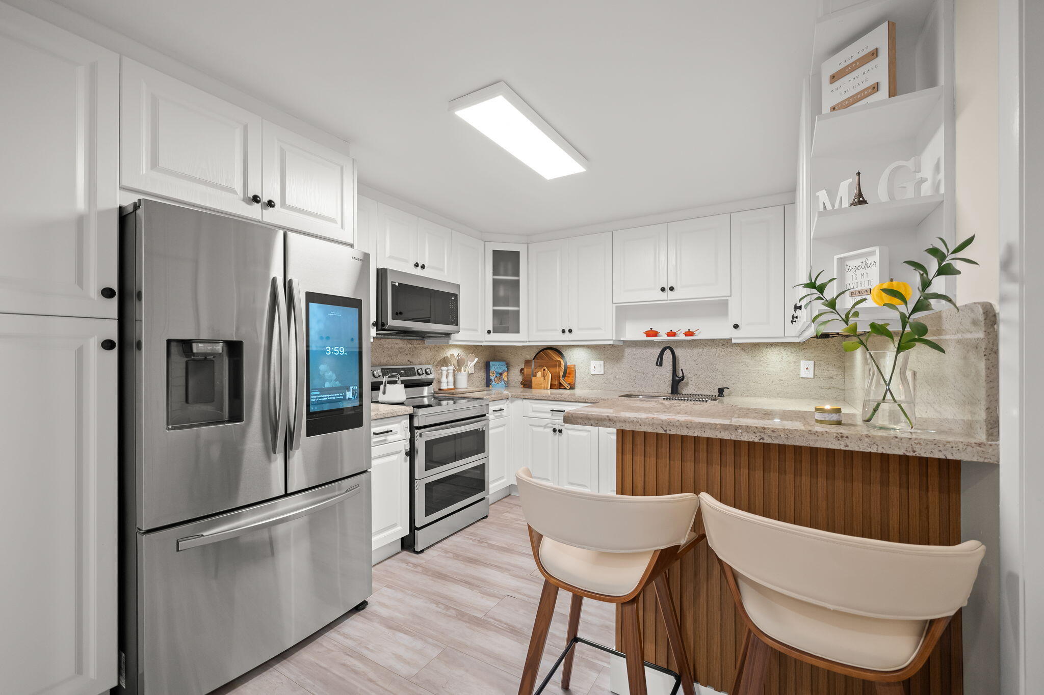 COUNTRY CLUB APTS AT - Residential