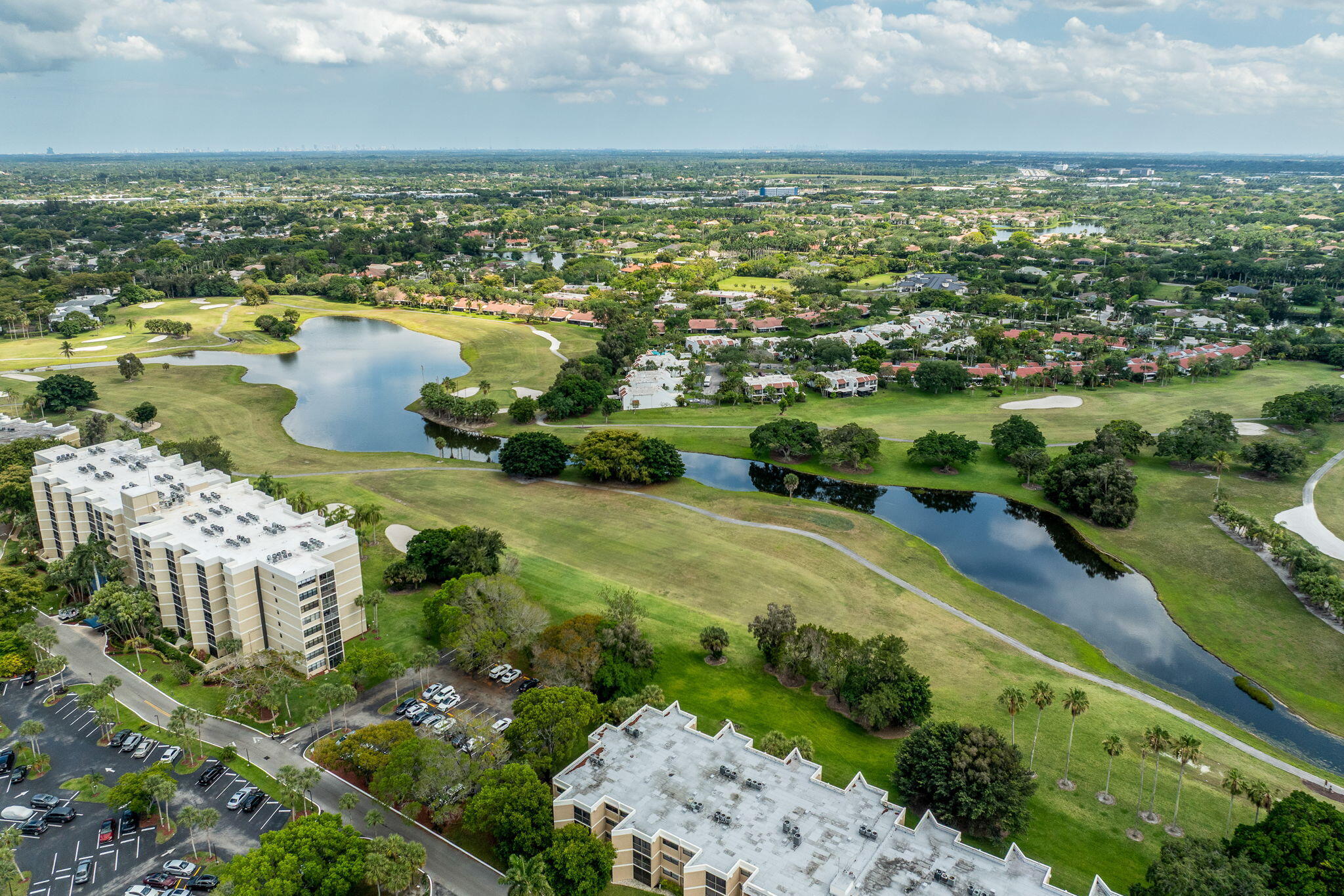 COUNTRY CLUB APTS AT - Residential